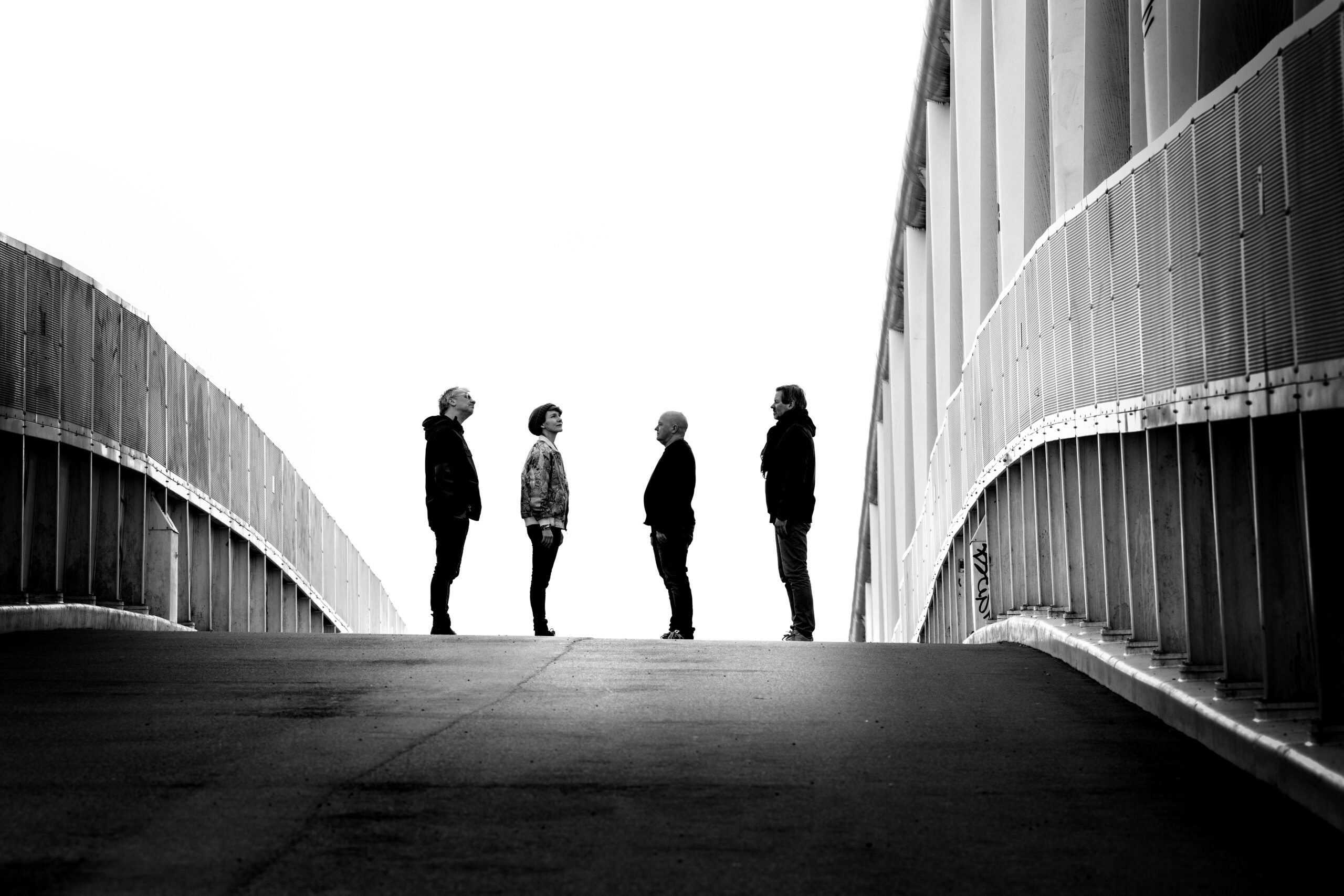 Portrait groupe Flunk sur un pont