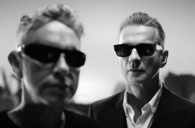 Portrait promotion noir et blanc Depeche Mode pour le titre Ghost Again.