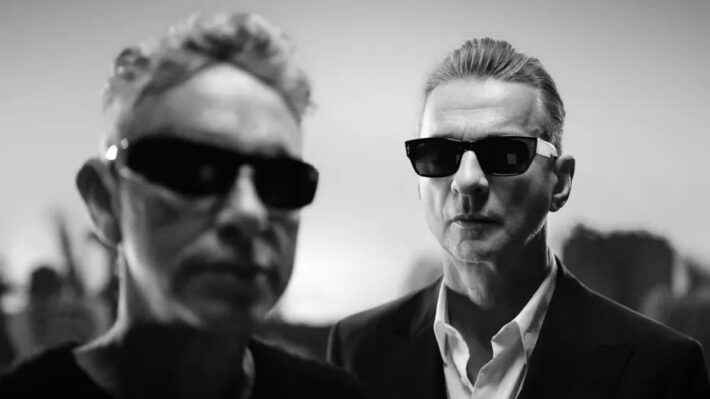 Portrait promotion noir et blanc Depeche Mode pour le titre Ghost Again.