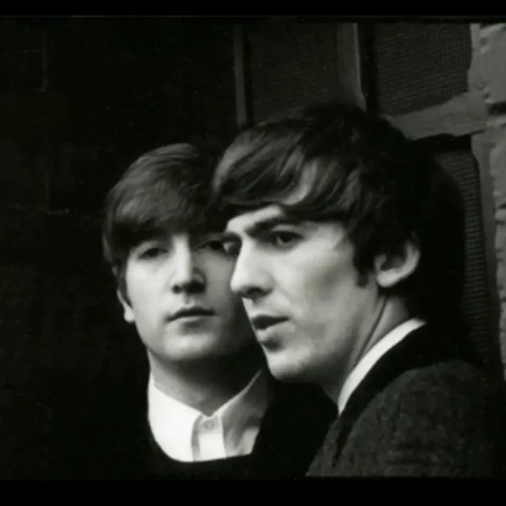 Portrait noir et blanc John Lennon et George Harrisson The Beatles